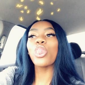 Meet your Posher, Tona